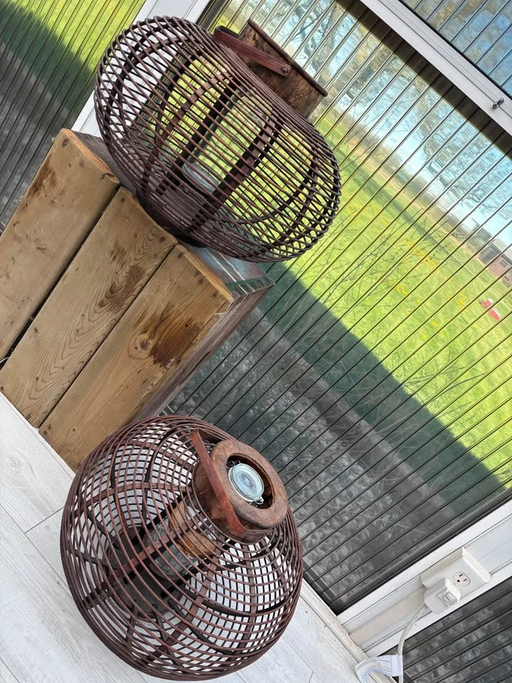 TWO brown wicker pendants - photo 3