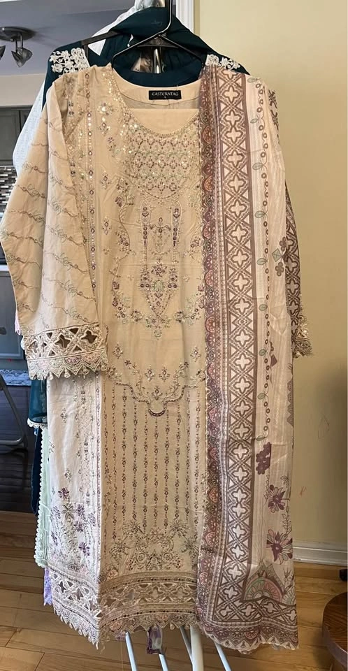 Beautiful Luxury Lawn Embroidered 3Pcs Suit - photo 2