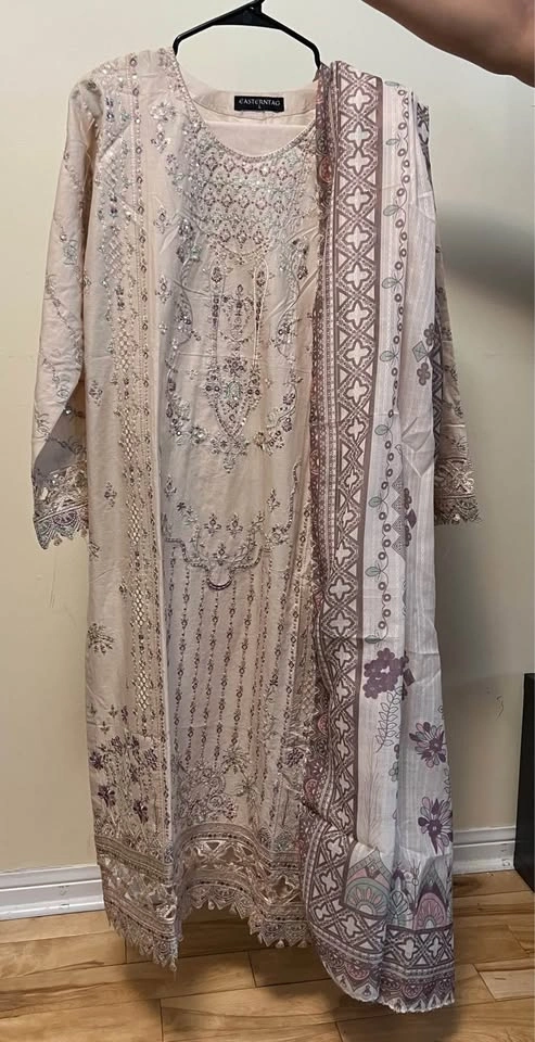 Beautiful Luxury Lawn Embroidered 3Pcs Suit - photo 3