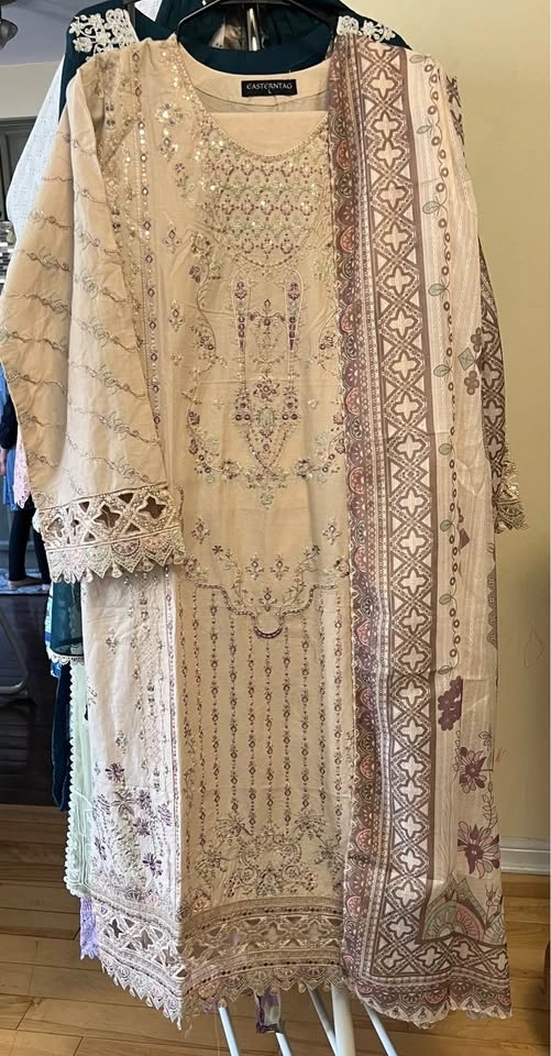 Beautiful Luxury Lawn Embroidered 3Pcs Suit - photo 5