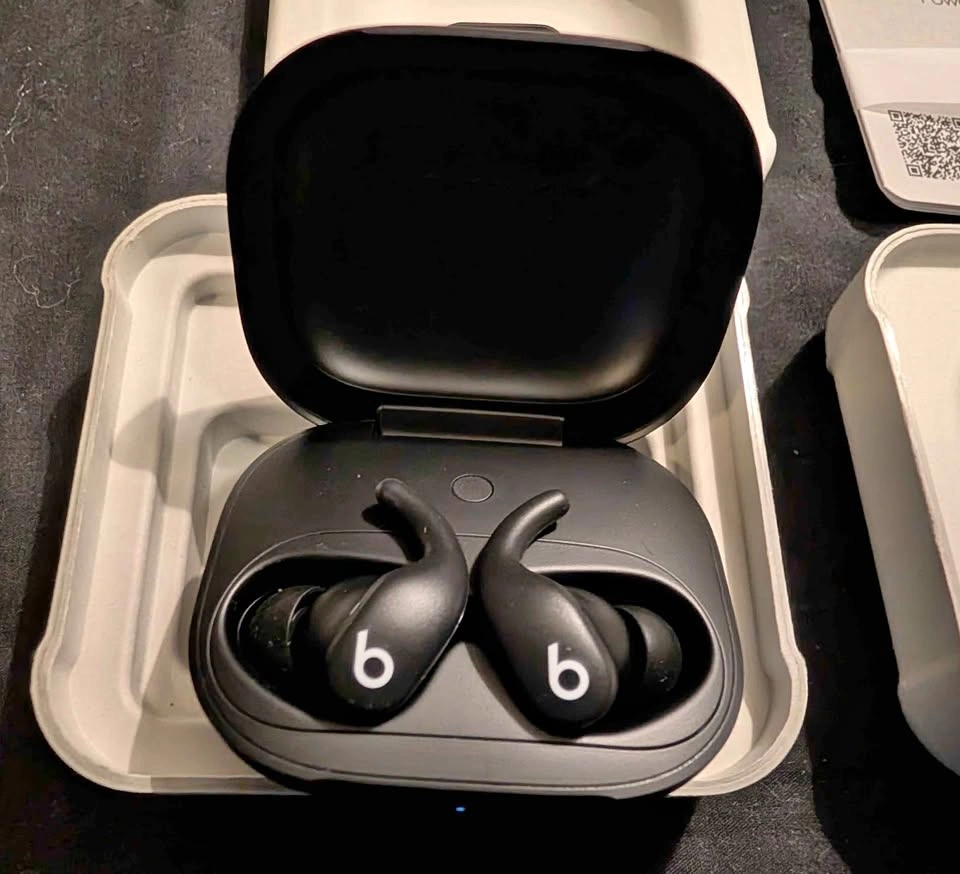 Beats - Powerbeats Fit (Perfect Condition)