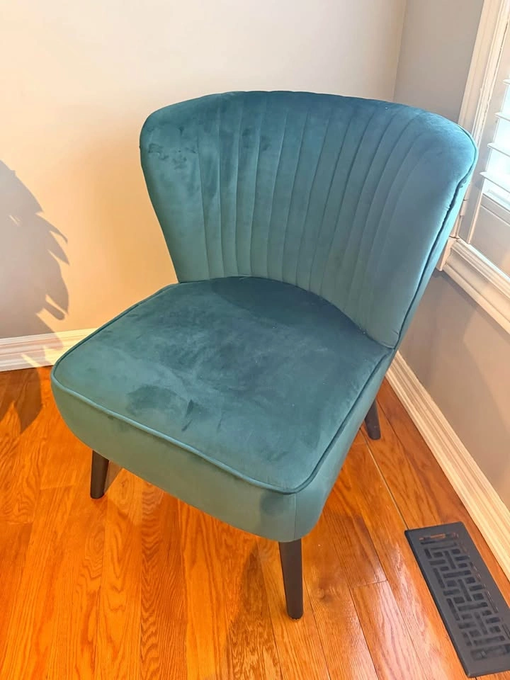 LIKE NEW Structube Accent Chair – Stunning Turquoise Green