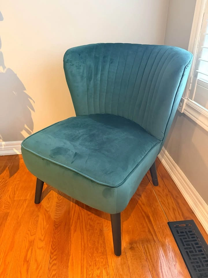 LIKE NEW Structube Accent Chair – Stunning Turquoise Green - photo 4