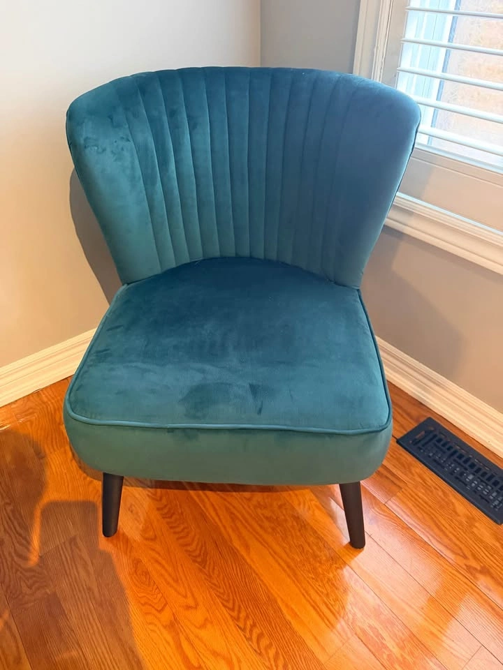 LIKE NEW Structube Accent Chair – Stunning Turquoise Green - photo 5