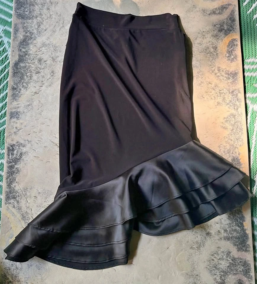 Black Asymmetrical Ruffle Hem Midi Skirt - S