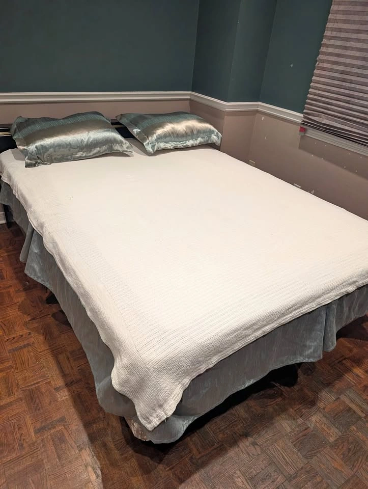 Queen Size Bed Set with Mattress