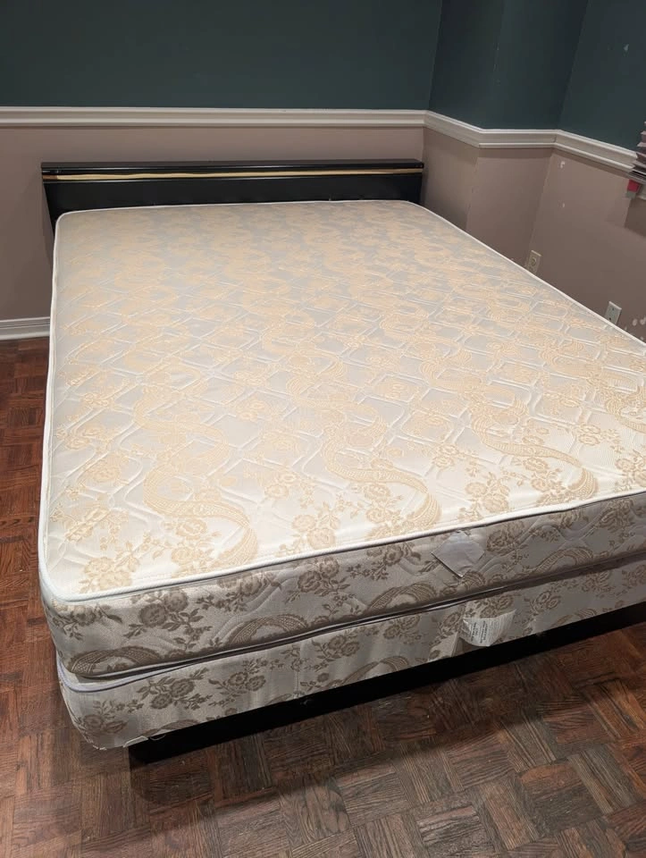 Queen Size Bed Set with Mattress - photo 2
