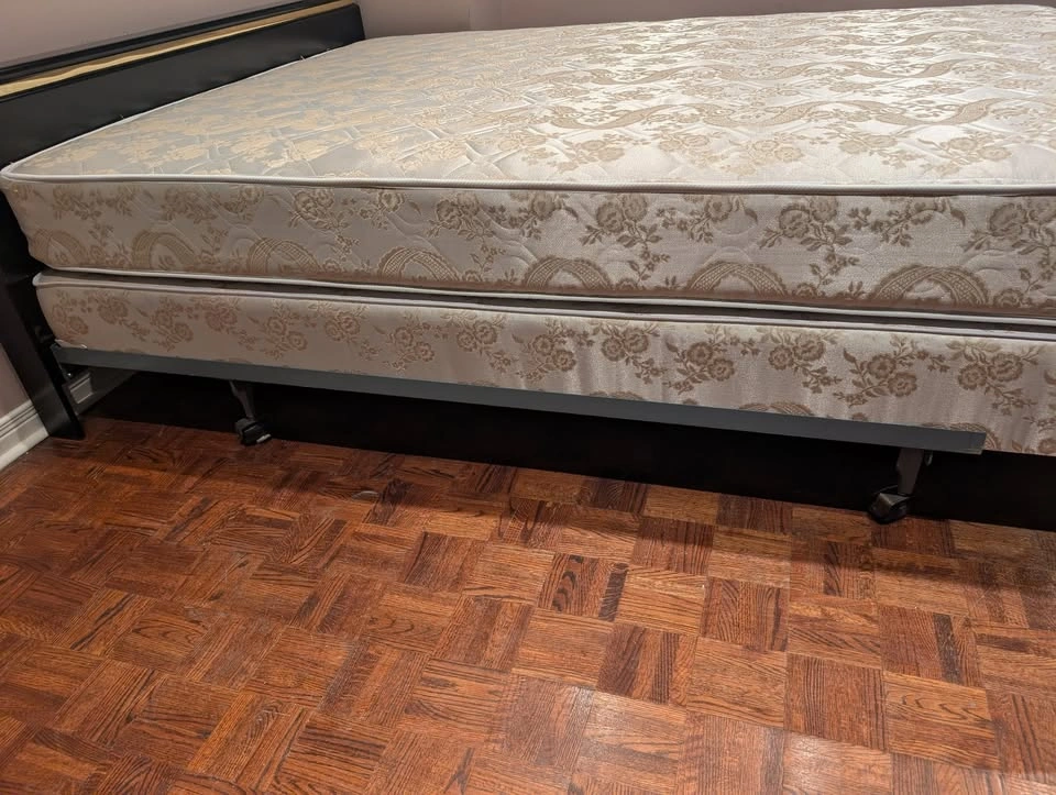 Queen Size Bed Set with Mattress - photo 3