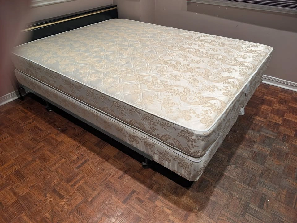 Queen Size Bed Set with Mattress - photo 4
