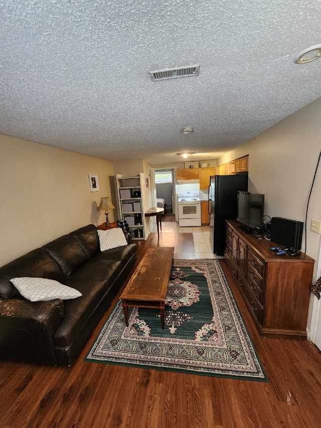 1 bedroom apartment - photo 2