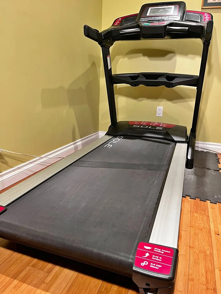 Sole F80 Treadmill – Excellent Condition