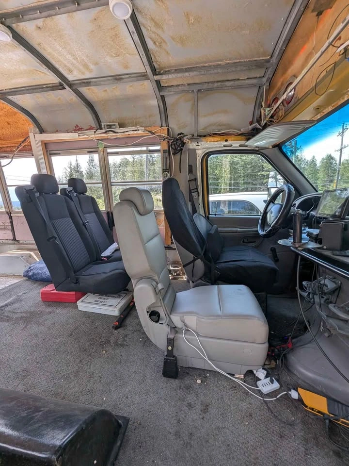 2000 Ford E350 Econoline Bus – 7.3 Powerstroke Diesel - photo 5
