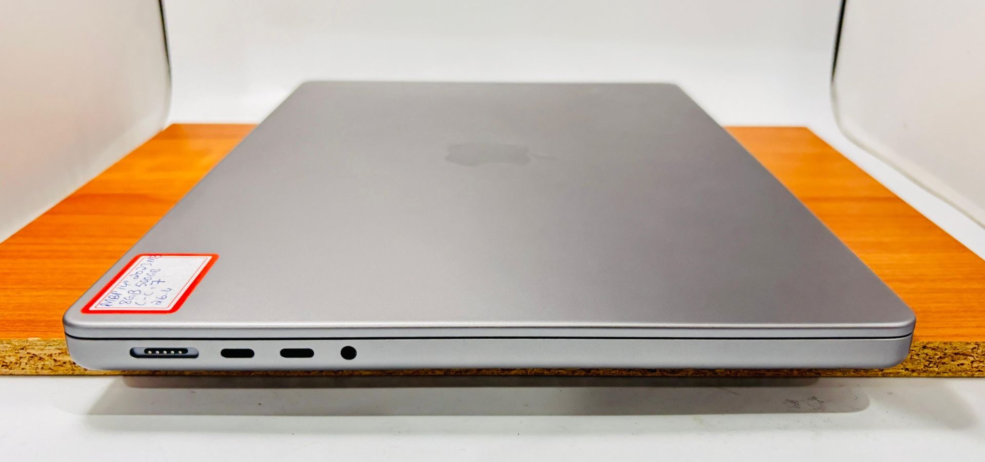 Apple MacBook Pro 14” M3 8GB 512GB SSD Like New - photo 4