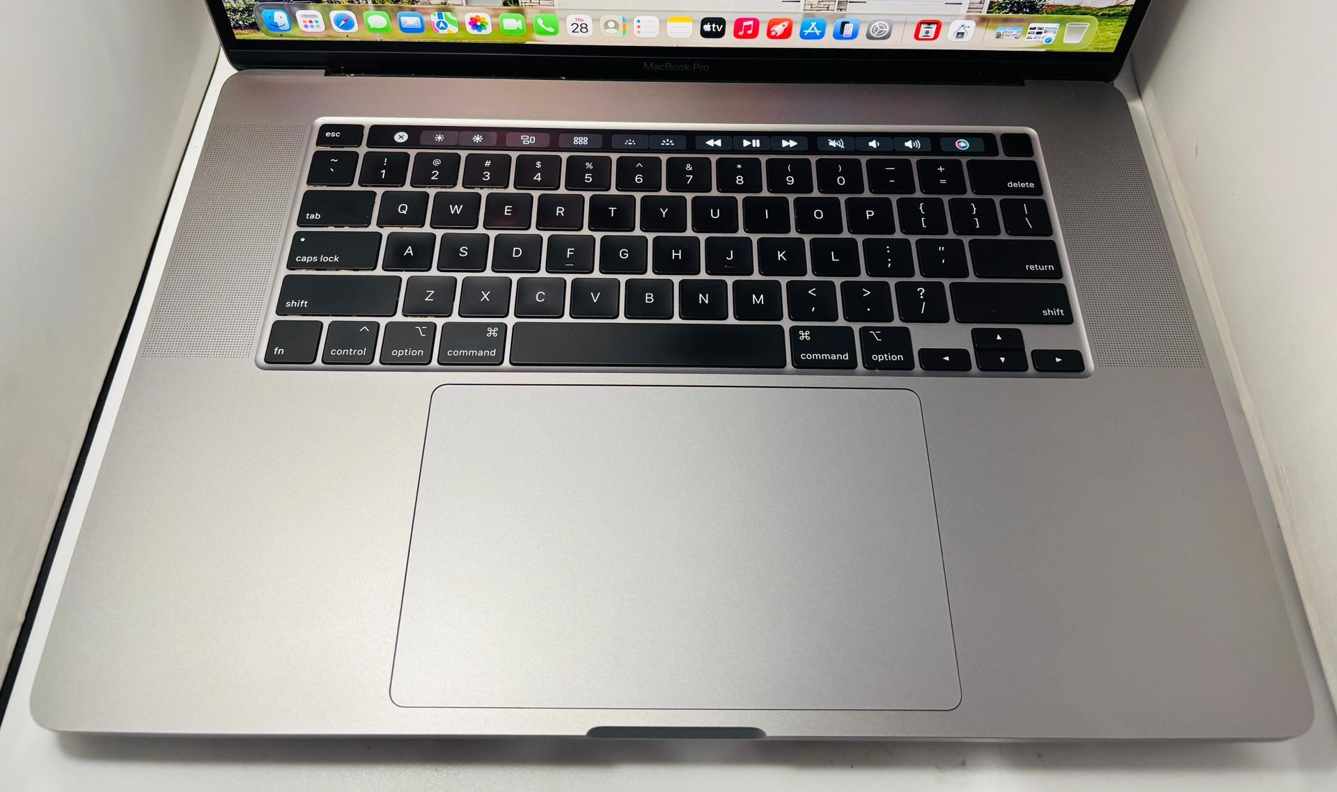 Apple MacBook Pro 16” 2019 TouchBar 16GB 1TB Radeon Pro 5500M - photo 4