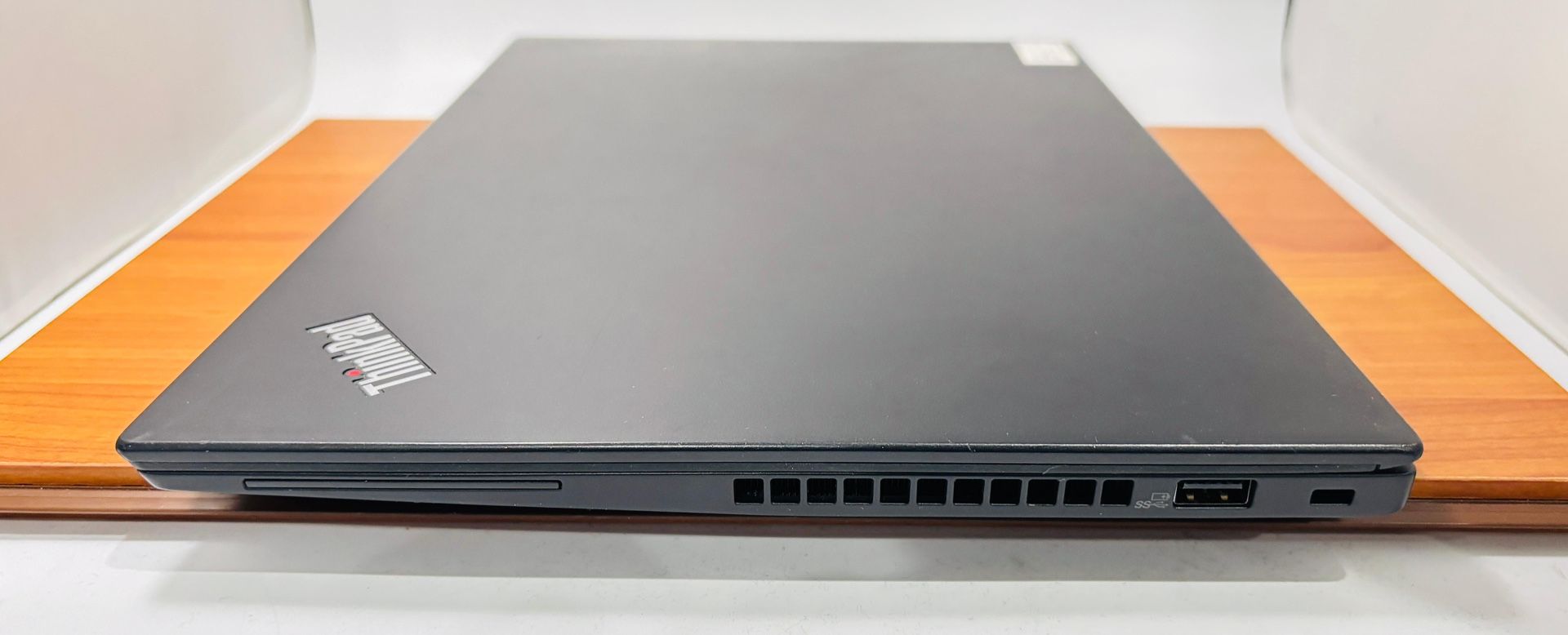 Lenovo T14S 14” Core i5-10310u 16GB RAM 256GB SSD Windows 11 - photo 3