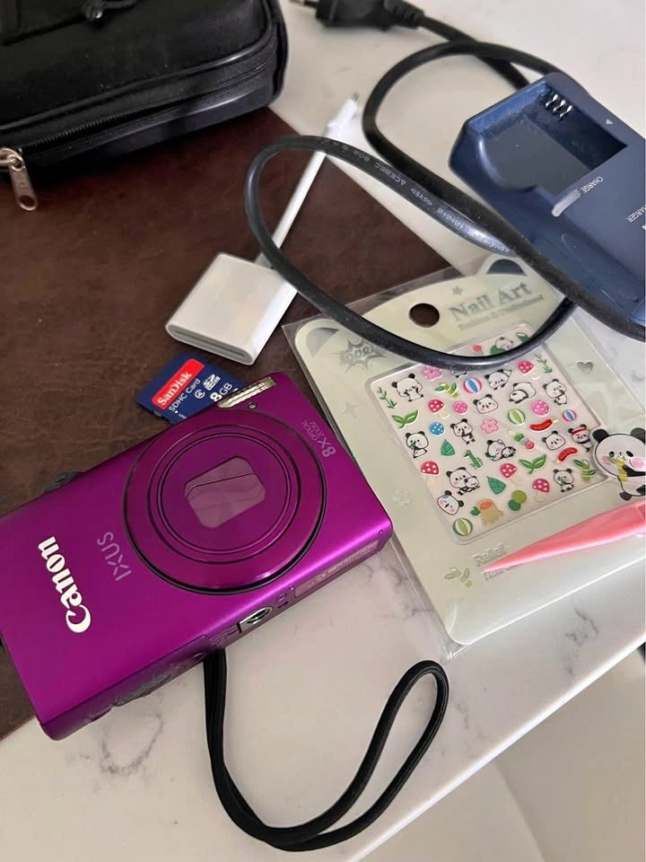 Canon IXUS