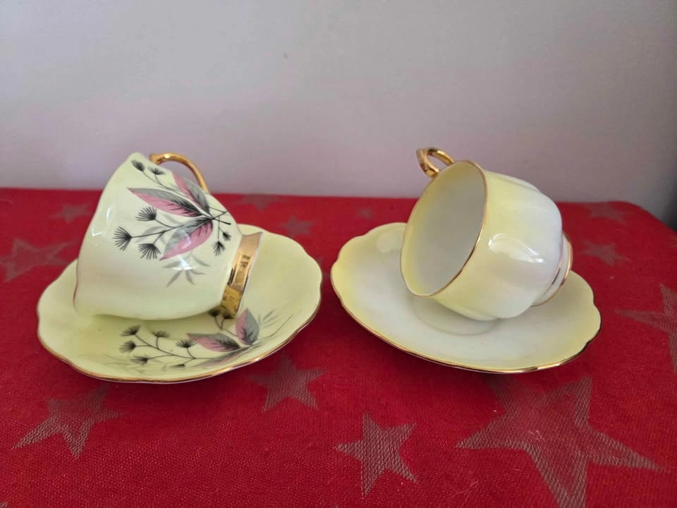 Royal Albert Bone China Teacup Set - photo 3