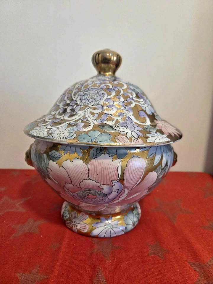 TOYO Floral Ceramic Vase with Lid Gold finial & 2 Leo Faces