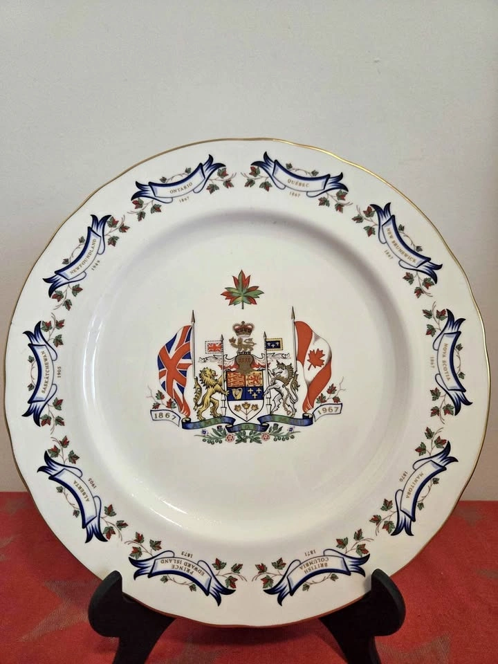 AYNSLEY 'CENTENNIAL OF THE CANADIAN FEDERATION' PLATE, 1867-1967