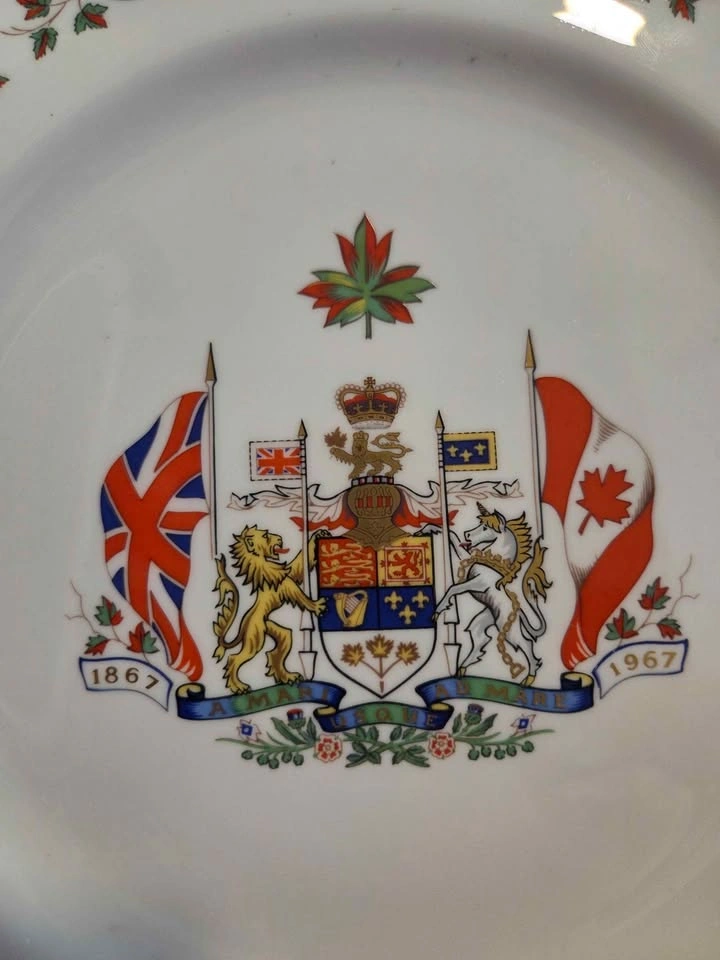 AYNSLEY 'CENTENNIAL OF THE CANADIAN FEDERATION' PLATE, 1867-1967 - photo 2