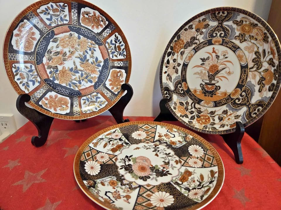 Set of 3 Saji Japan Fine China Gilded Plates