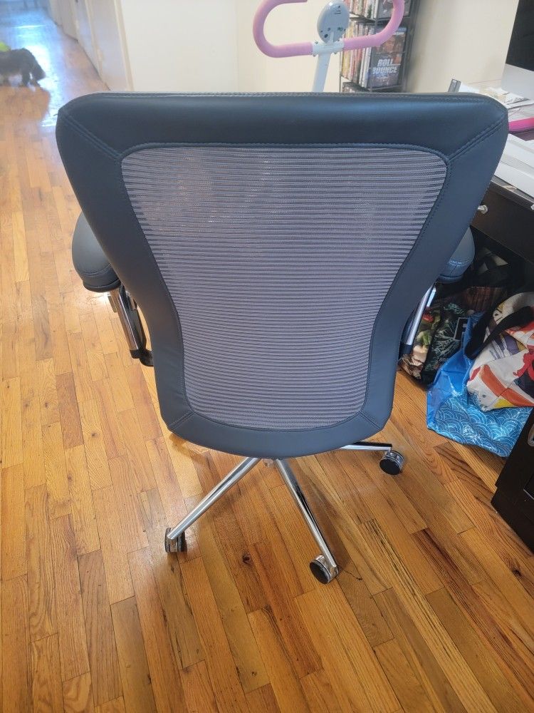 Office Chair - photo 2