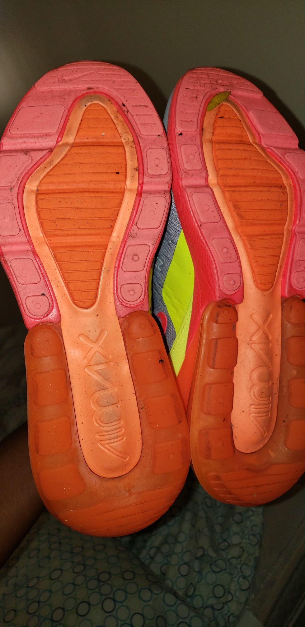 Nike 270
