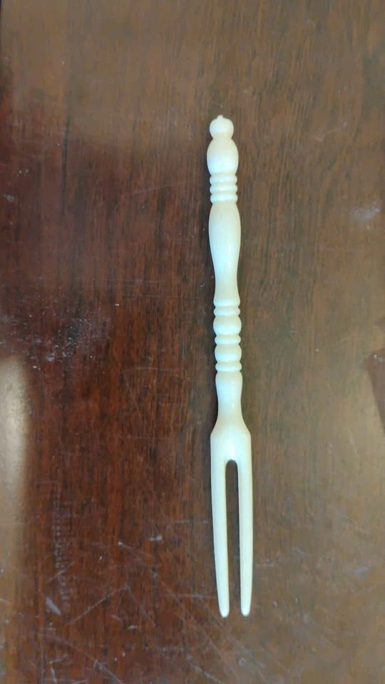 Vintage Set of 30 Beige Plastic Hostess Pineapple & Fruit Forks - photo 4
