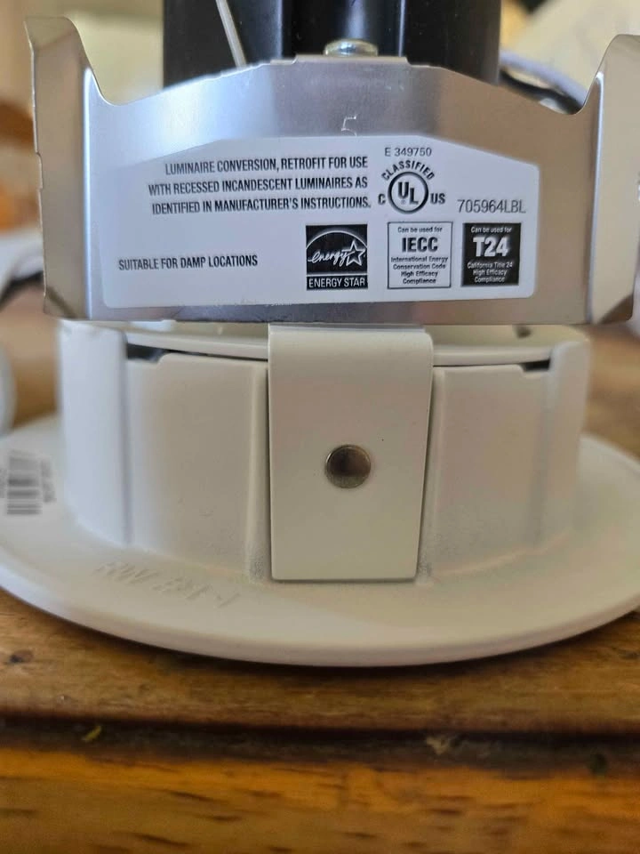 Cooper Lighting LED1699963 Recessed Downlight Retrofit Kit - photo 2