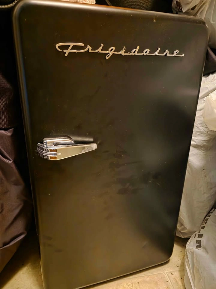 Microwave, Mini fridge and Car cover for sedan - photo 3