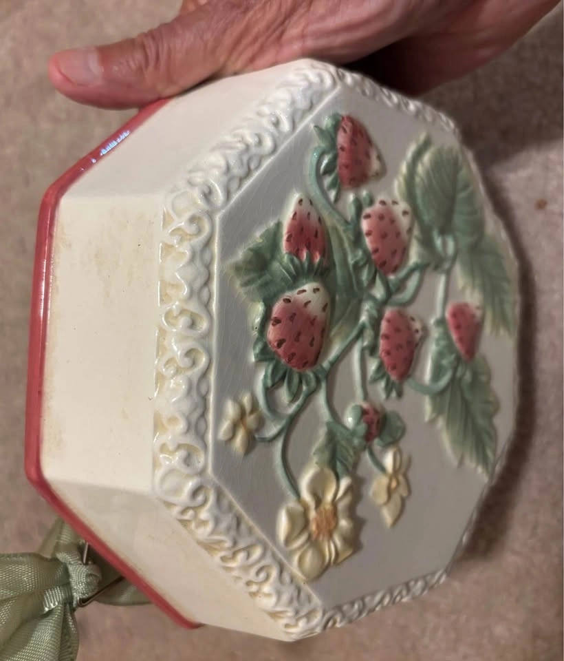 Vintage Rare Octagonal Ceramic Wall Hangings (6” x 6”) - photo 4