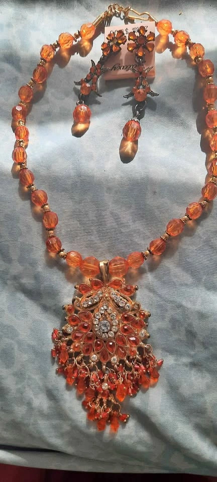 Necklace and earring set