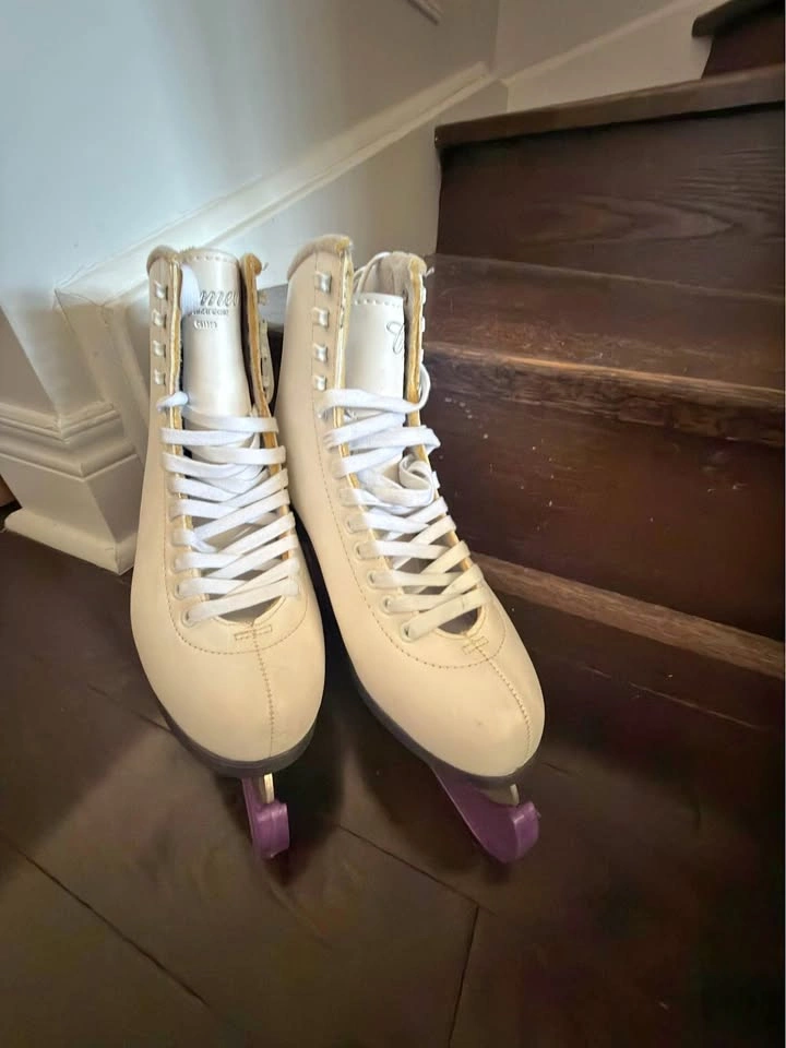 Women’s Skates Size 9