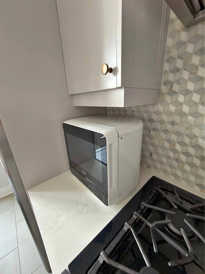 Whirlpool 0.5 cu. ft. Countertop Microwave in White