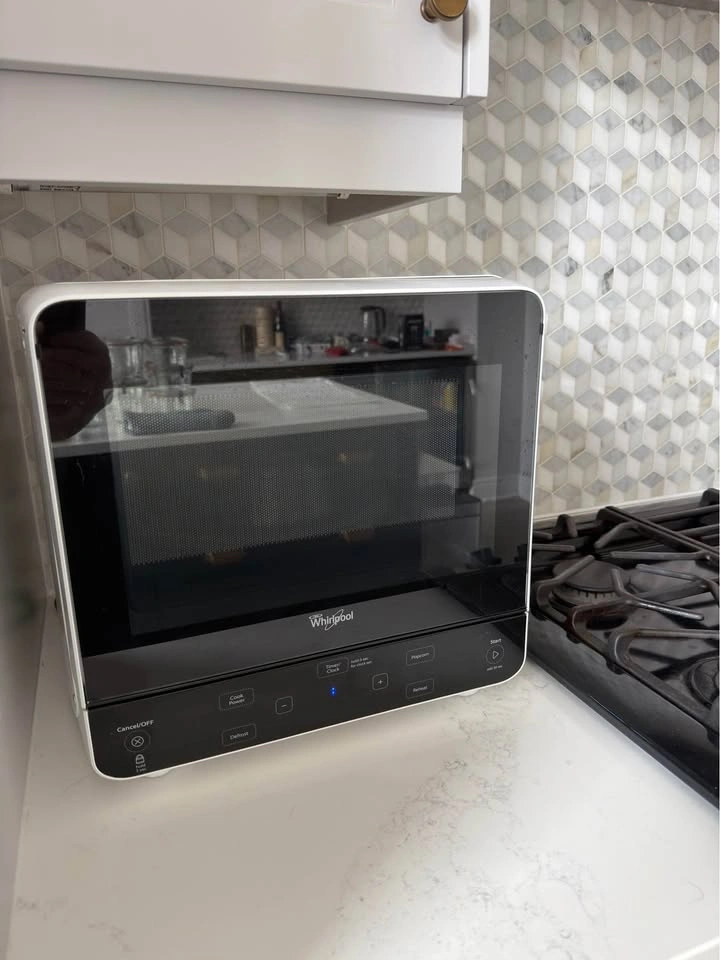 Whirlpool 0.5 cu. ft. Countertop Microwave in White - photo 2