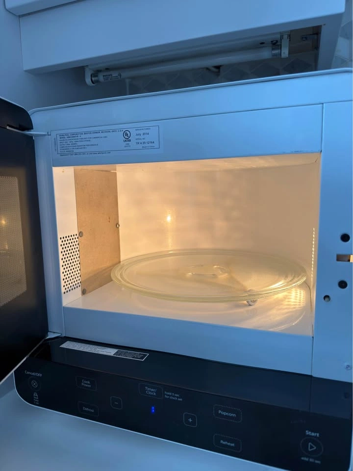 Whirlpool 0.5 cu. ft. Countertop Microwave in White - photo 3