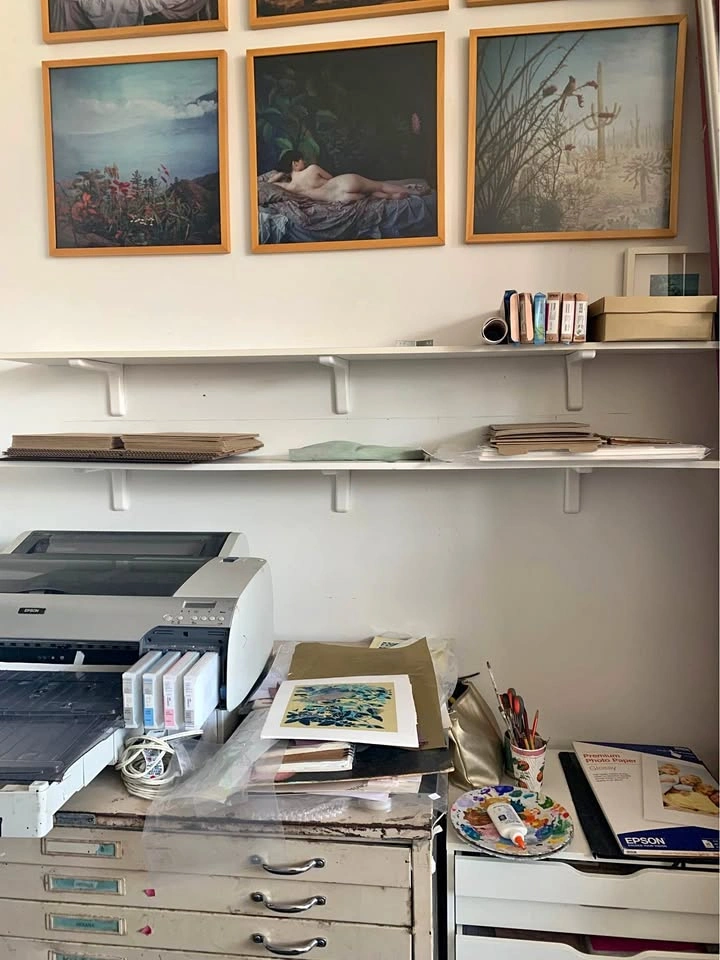 White shelf with 3 brackets