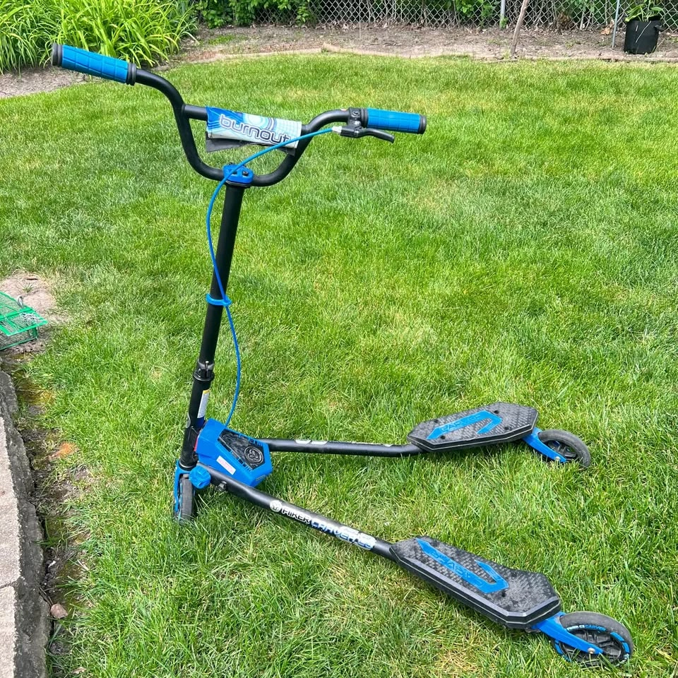 Ybike Yvolution Fliker Carver C3 Foldable Wiggle Scooter - photo 3