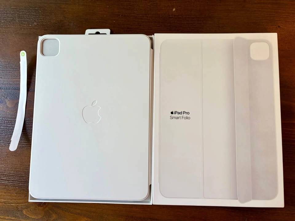 Apple Smart Folio for iPad Pro 11-inch (White) - Excellent - photo 3