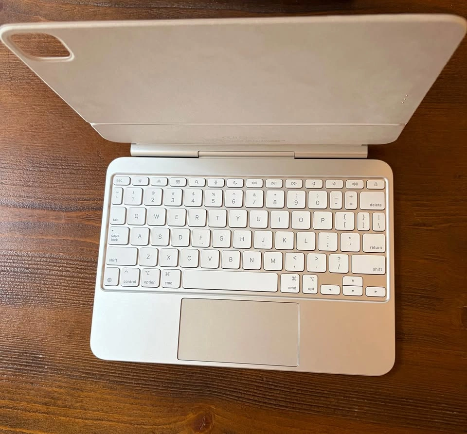 Apple Magic Keyboard for iPad Pro 11-inch White. Like new! - photo 3
