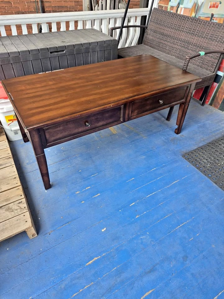 Lift top coffee table