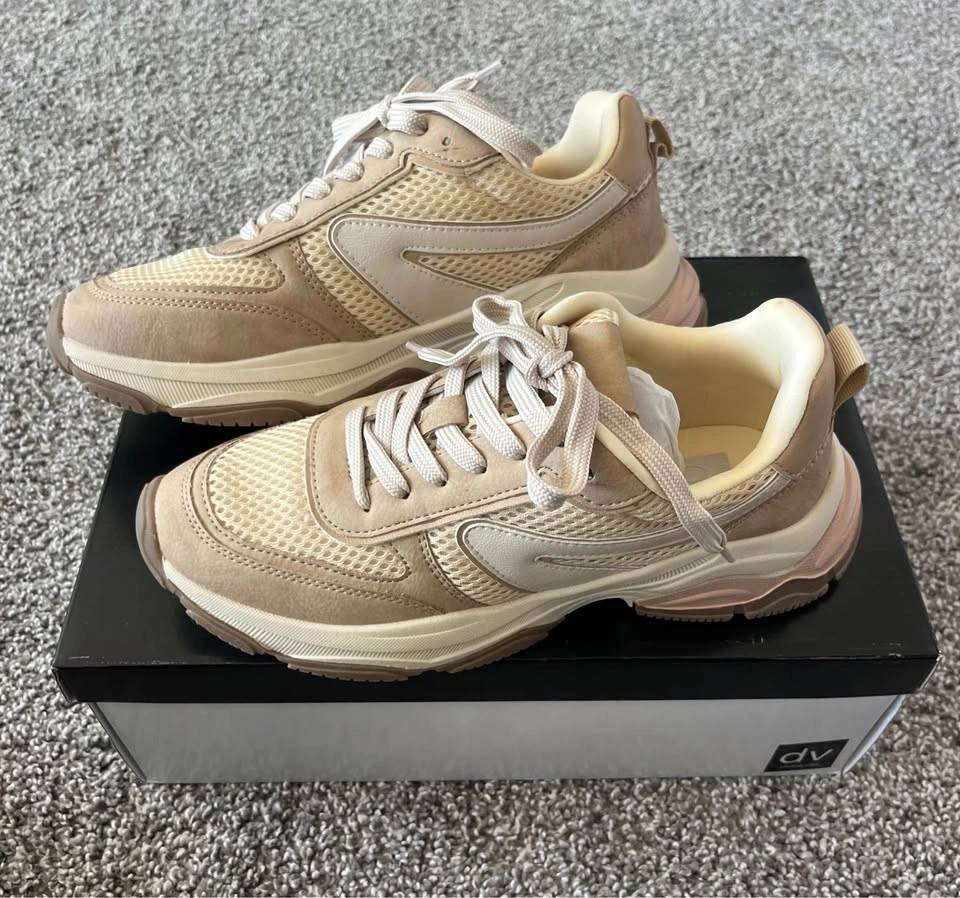 Brand New Dolce Vita Sneakers - photo 3
