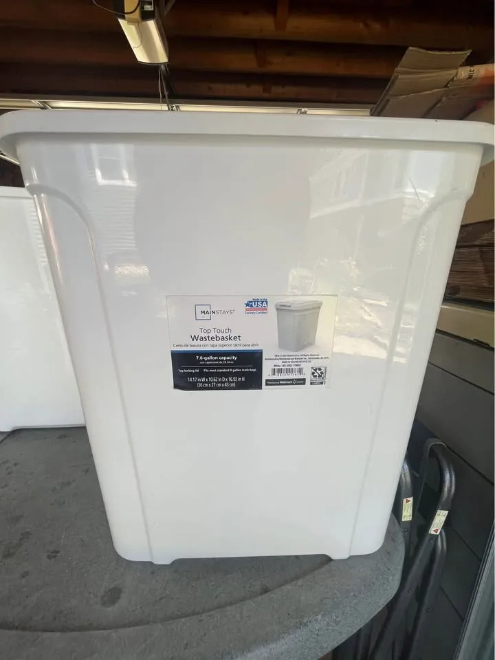 Pair (2) Mainstay plastic Kitchen Wastebasket / Recycling image indicator(2)