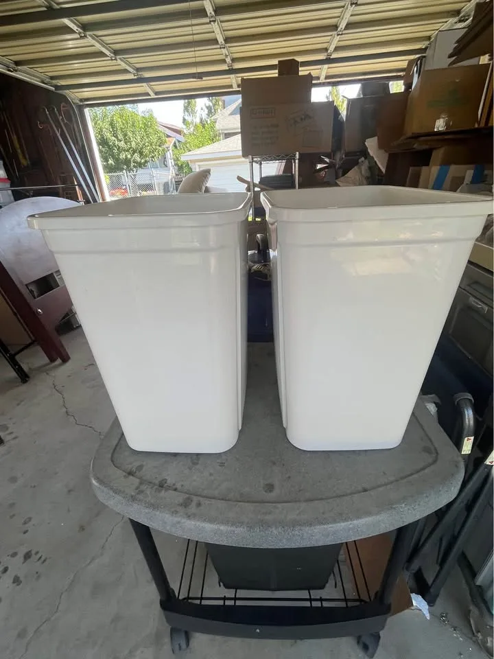 Pair (2) Mainstay plastic Kitchen Wastebasket / Recycling image indicator(5)