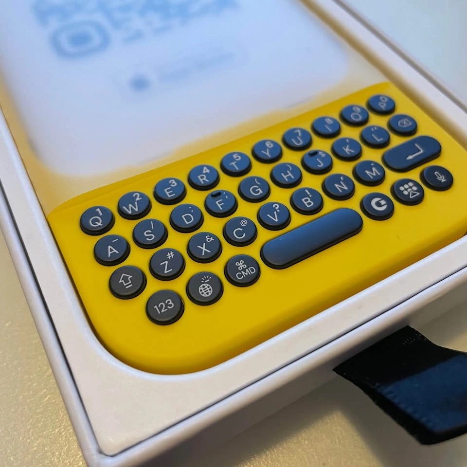 iPhone 14 Pro Clicks Keyboard Case Brand New! - photo 3