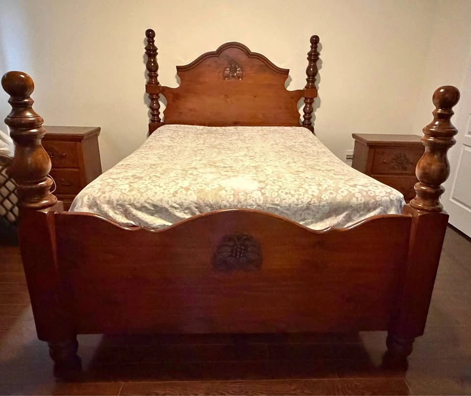 Queen Wooden Bedroom Set
