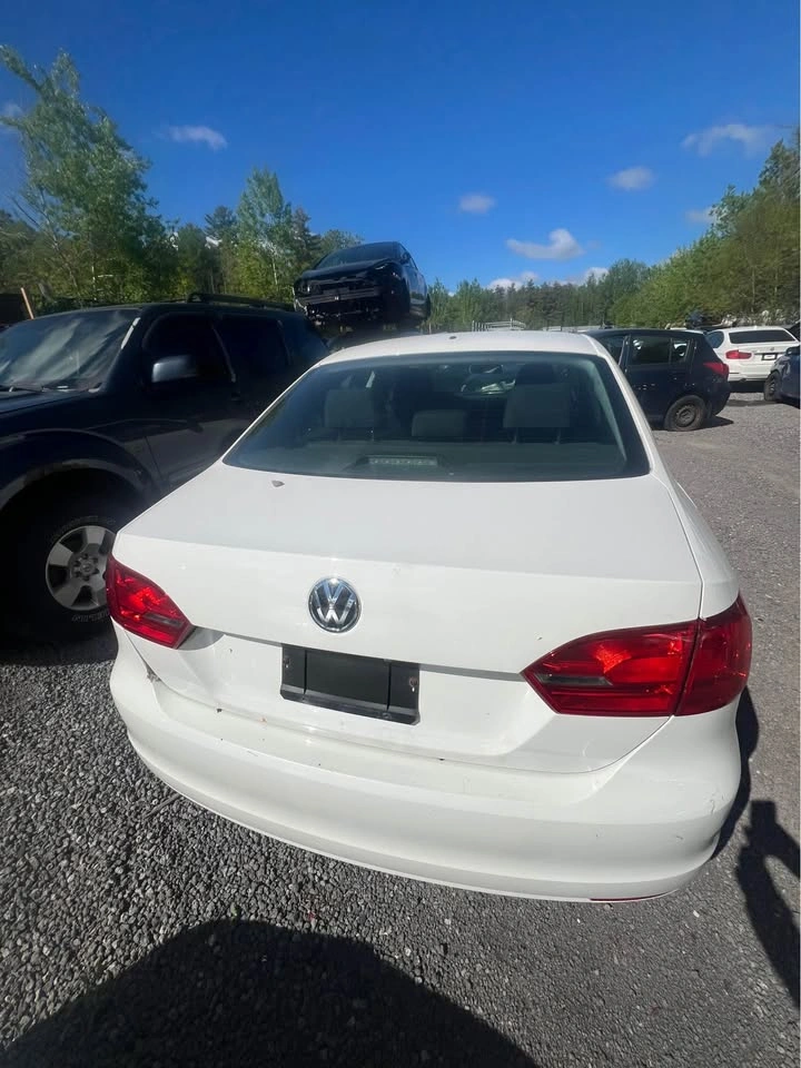 2011-2018 Volkswagen Jetta White Sedan Parts - photo 3