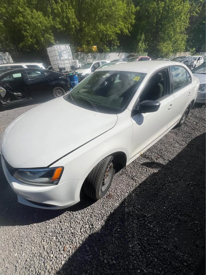 2011-2018 Volkswagen Jetta White Sedan Parts - photo 4