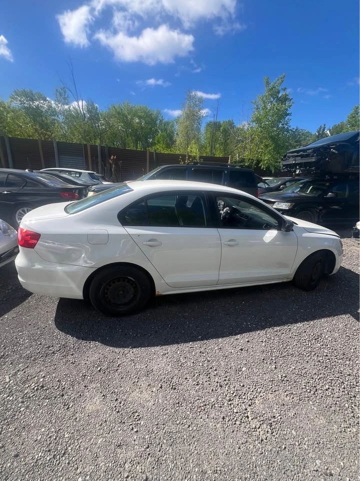 2011-2018 Volkswagen Jetta White Sedan Parts - photo 5