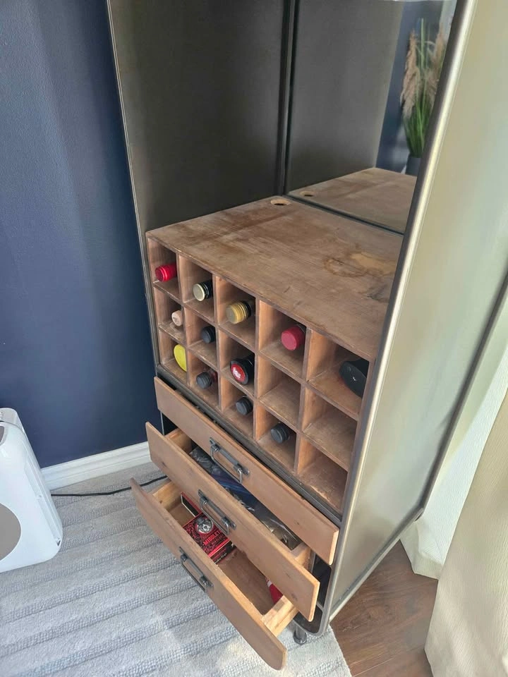 Liquor cabinet - photo 3